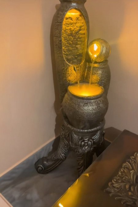 🌟 نافورة فخارية بإضاءة ذهبية بتصميم كلاسيكي فاخر